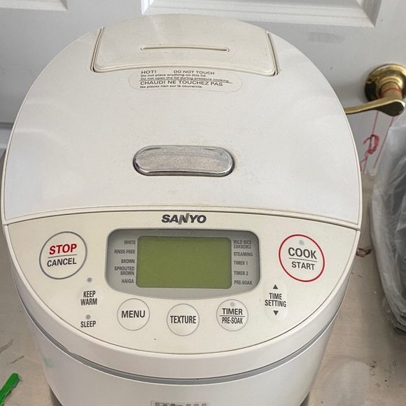 Sanyo White Digital Rice Cooker - Picture 8 of 14